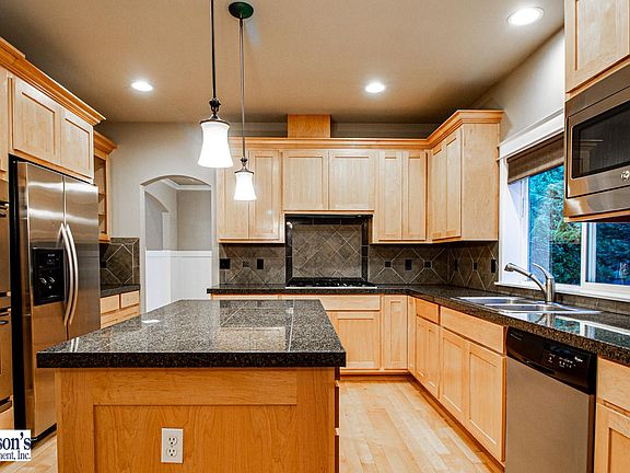 5th image of 3125 222nd Ct SE