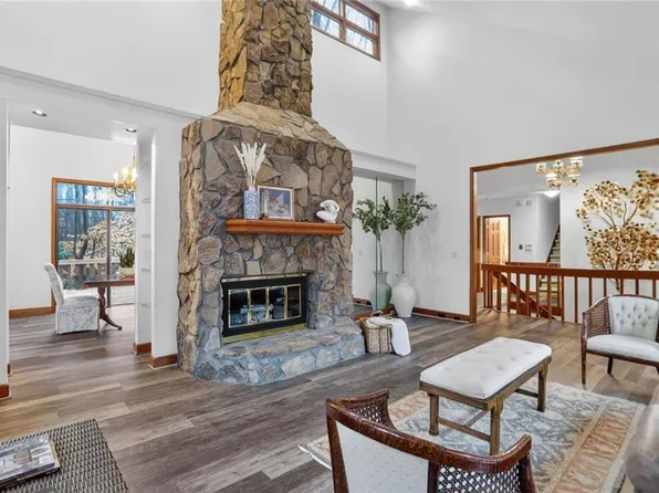 365 Crosstree Ln, Sandy Springs, GA 30328