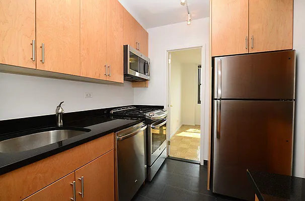 Rented by Carlyle Property Management | media 12