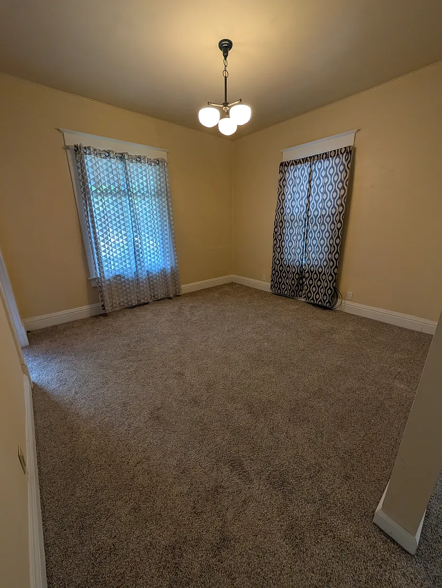 Living Room - 1415 SW Western Ave