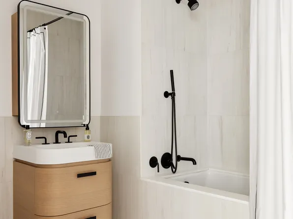 480 Kent Avenue image 9 of 31