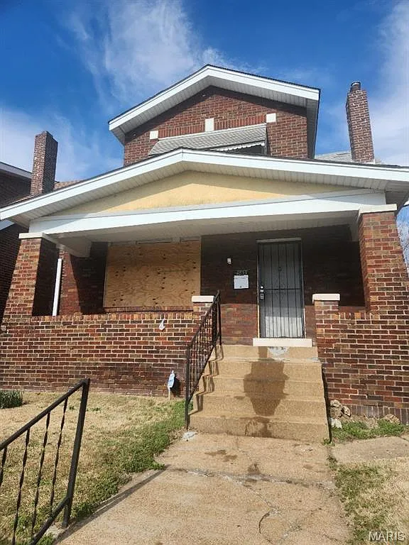 4853 Lee Ave photo 1