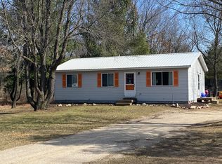 1029 Queensway Dr, Lake Isabella, MI 48893