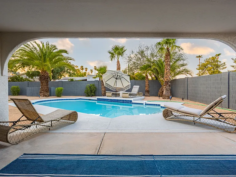 2044 E Hillery Dr — Photo 30