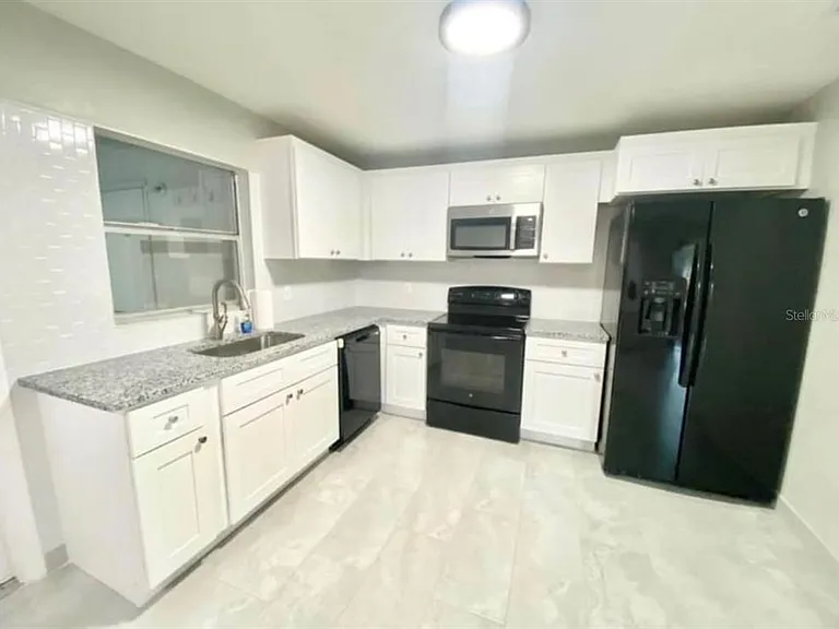 604 Patrick Ave — Photo 2