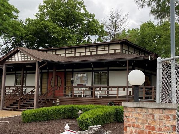 10003 Sakura Dr APT A, Saint Louis, MO 63128