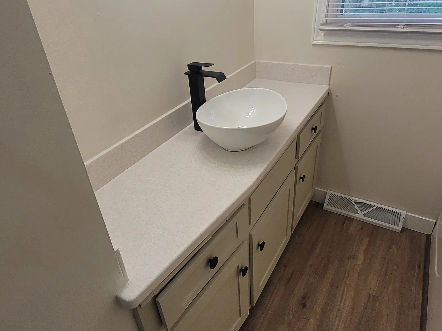2 bed, 960 sqft, $2,100 — Photo 2