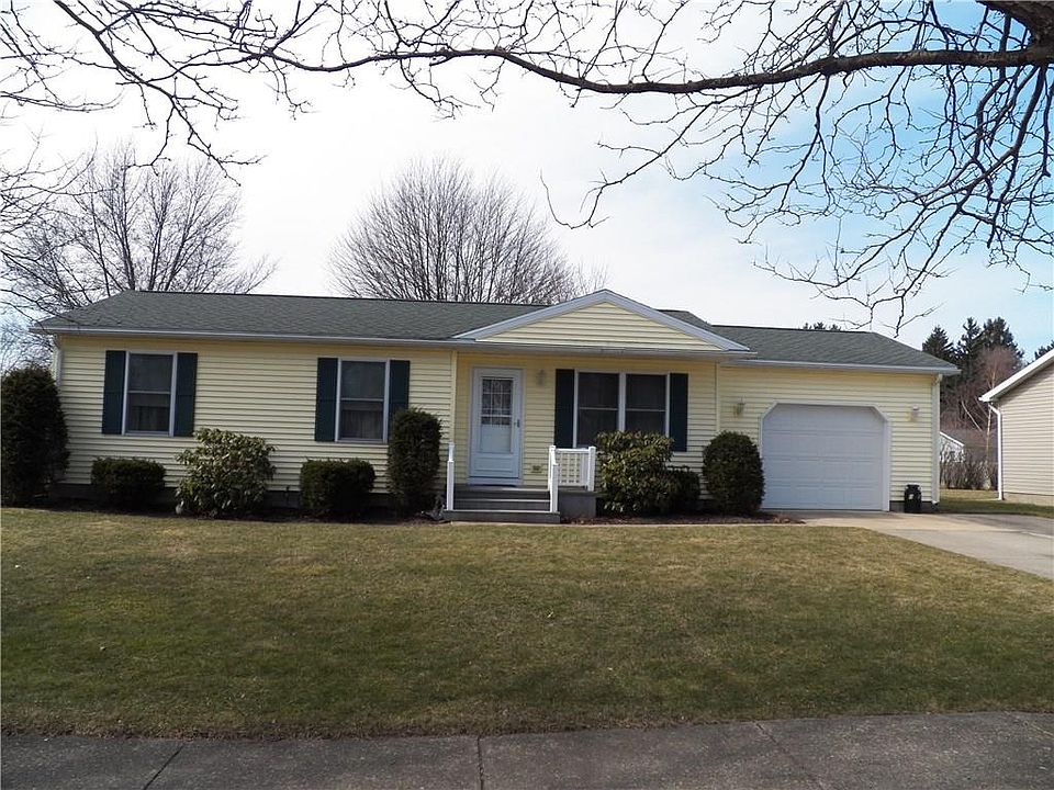 1st image of 300 Woodcock Dr