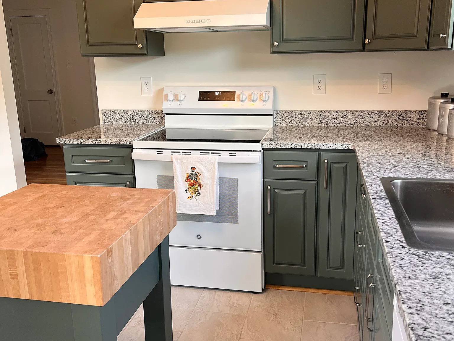 3 bed, 1050 sqft, $2,150 — Photo 4