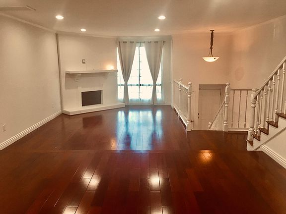 2nd image of 18102 Burbank Blvd Unit 6