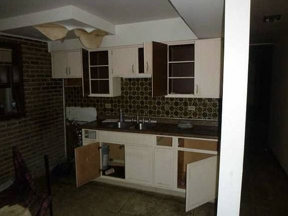 3rd image of 15021 University Ave