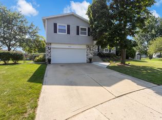 511 Heather Ln, Carol Stream, IL 60188