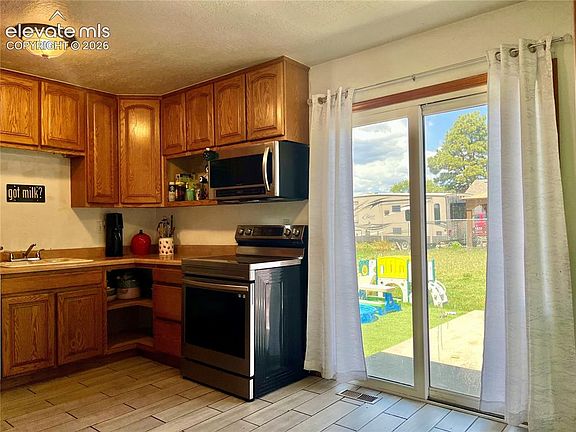 5th image of 2590 Faulkner Dr