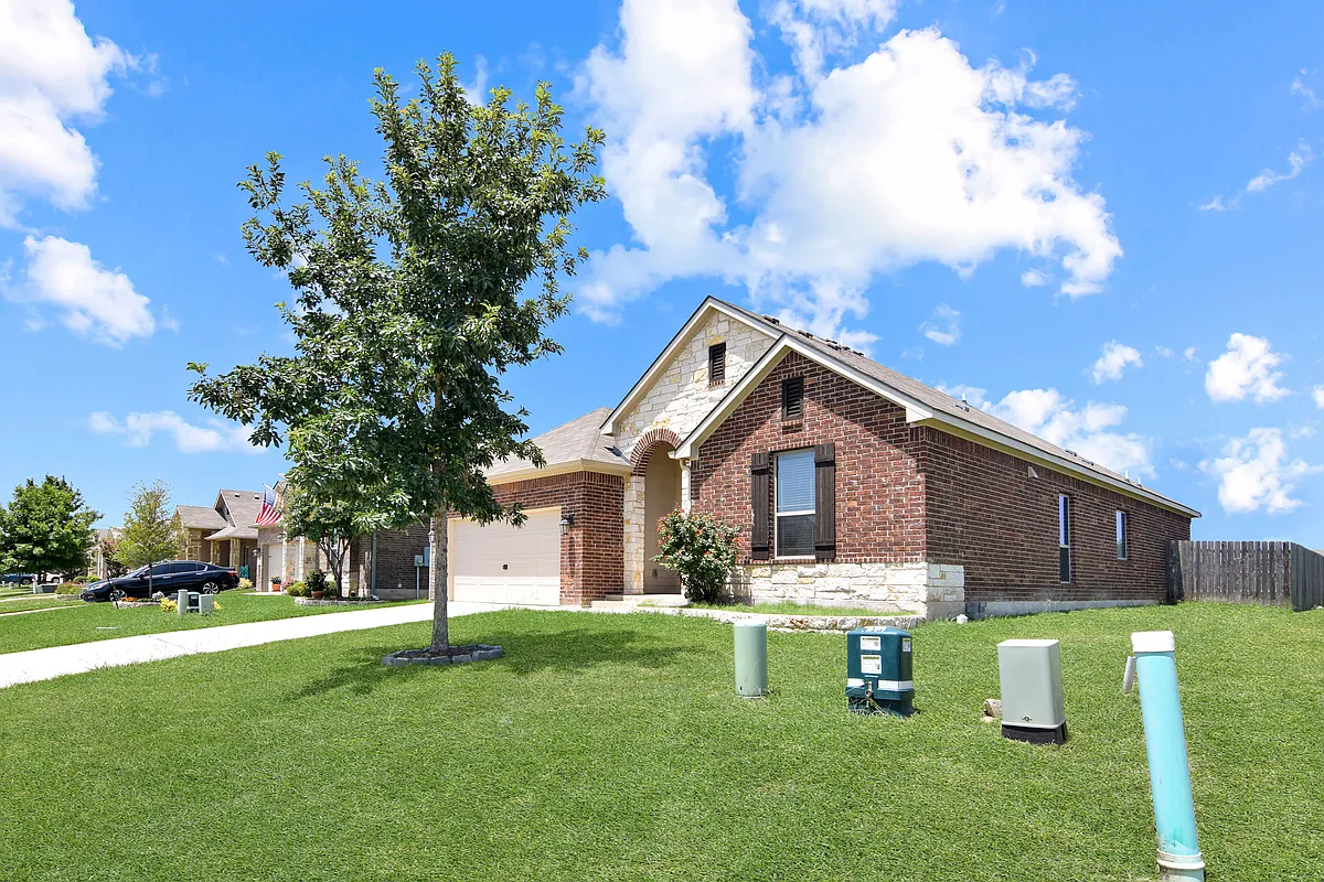 Building Photo - 410 Stonehouse Ln