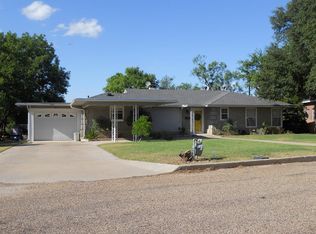 606 McCarver Dr, Ballinger, TX 76821