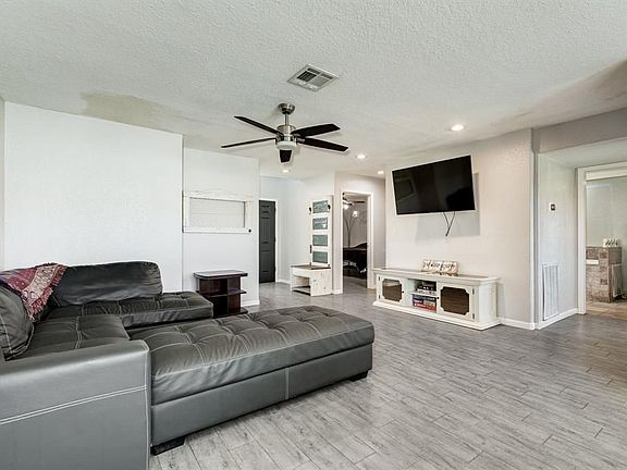 5th image of 1825 Veranda Dr