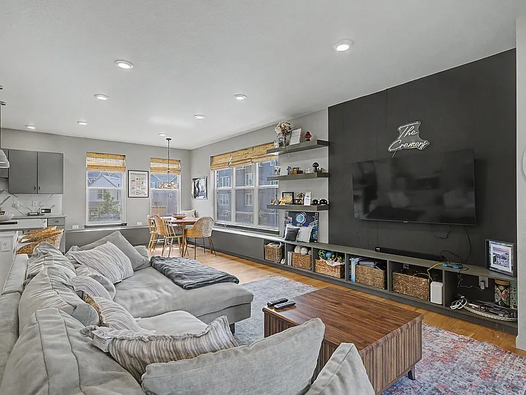 570 W Amherst Ave — Photo 13