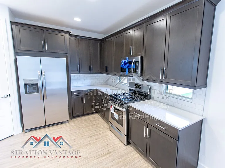 2304 E Kelly Dr — Photo 12