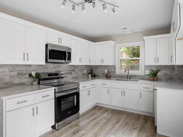 107 Bonnell Ct, Cary, NC 27511