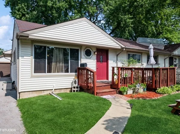 8956 S Main St, Hometown, IL 60456