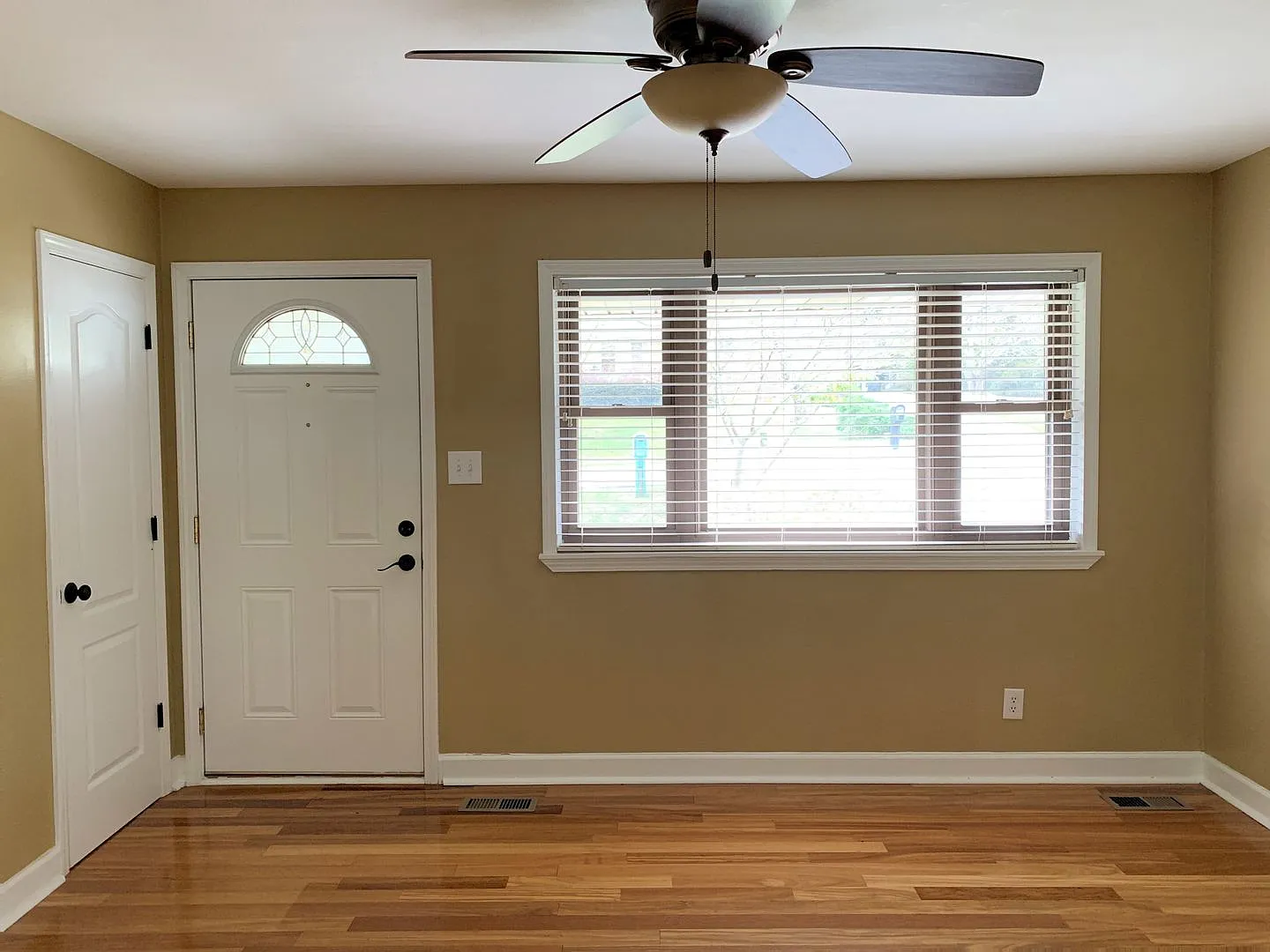 Super Cute 3BD/1.5B — Photo 3