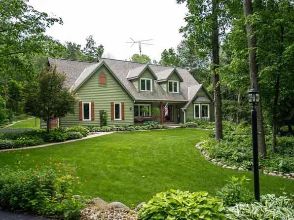 628 Glen Erin DRIVE, Hartford, WI 53027