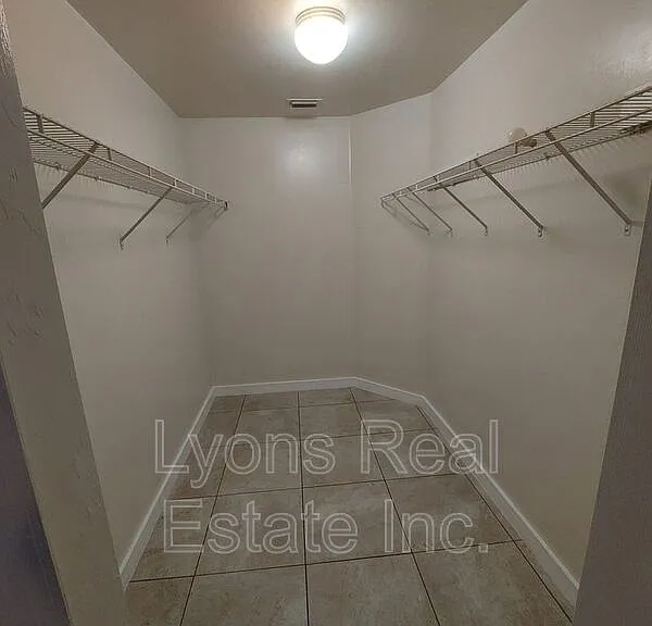 611 SE 5th St — Photo 10