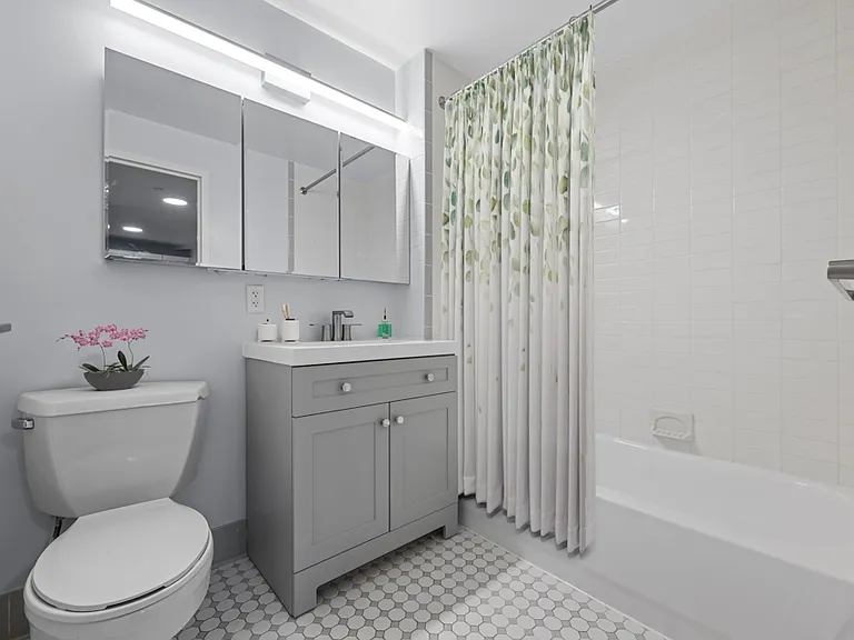 520 W 48th St #7S — Photo 4