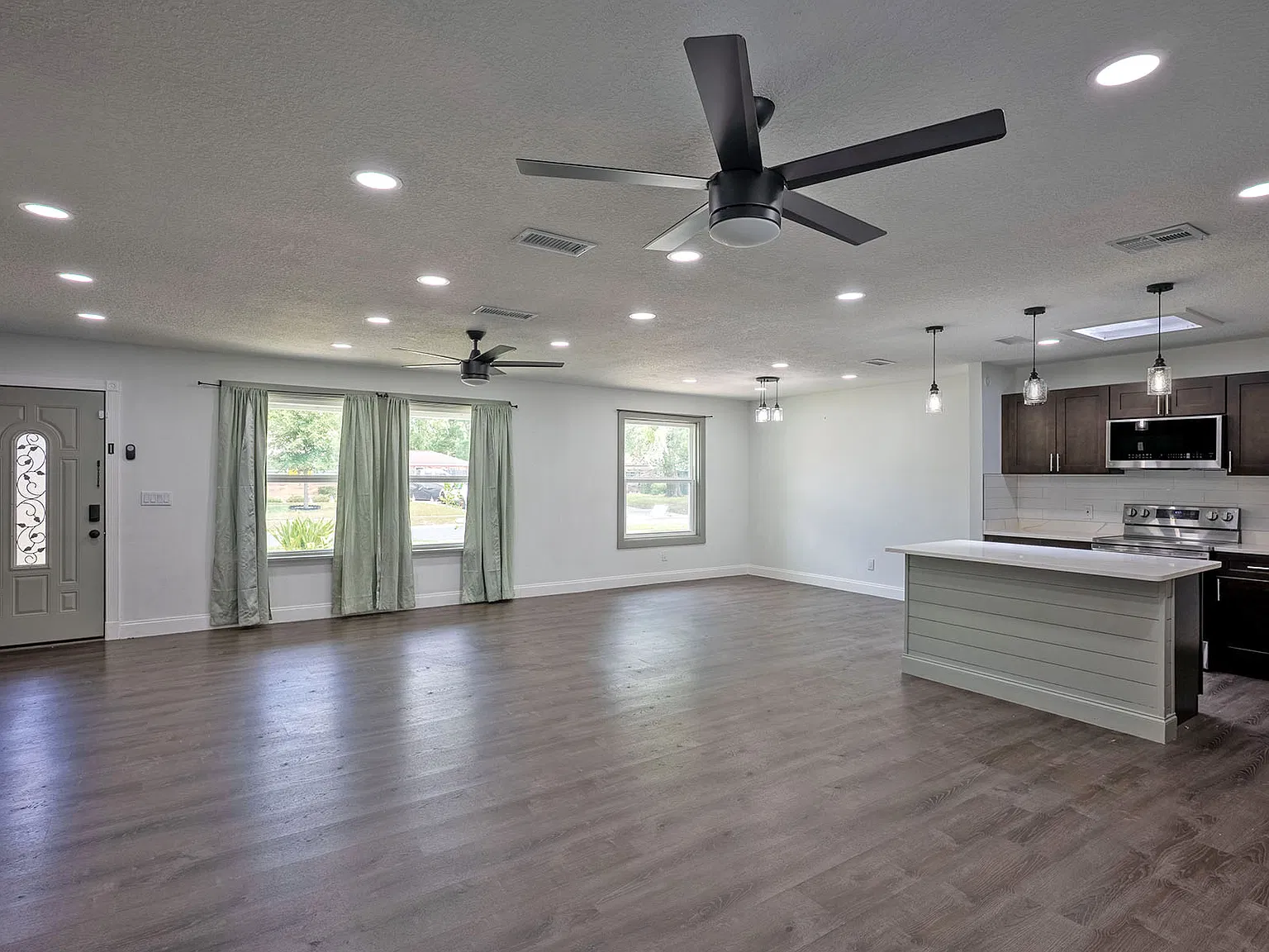 4 bed, 1521 sqft, $3,450 — Photo 4