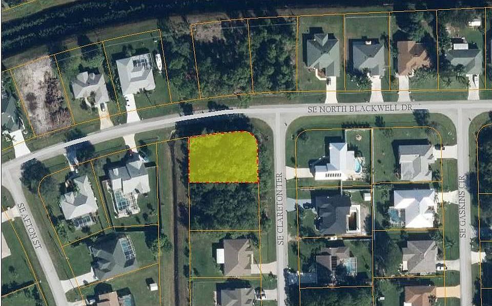 2nd image of 1562 SE North Blackwell Drive