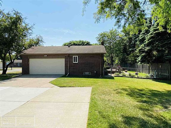 3rd image of 22708 Shoreview Ct