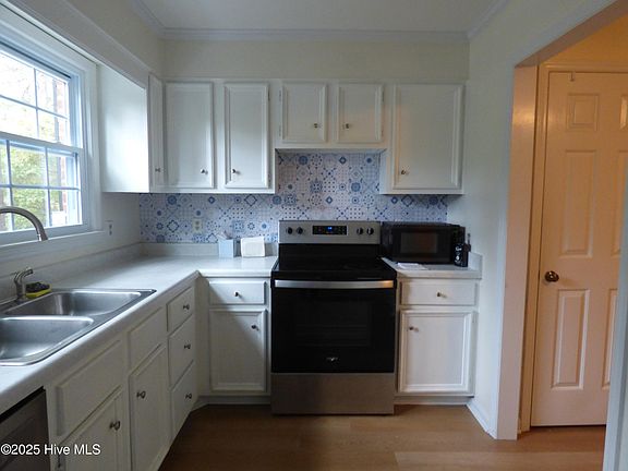 4th image of 325 Driftwood Cir Unit B