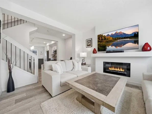 171 N Wolf Creek Ave SE, Calgary, AB T2X 3Z8