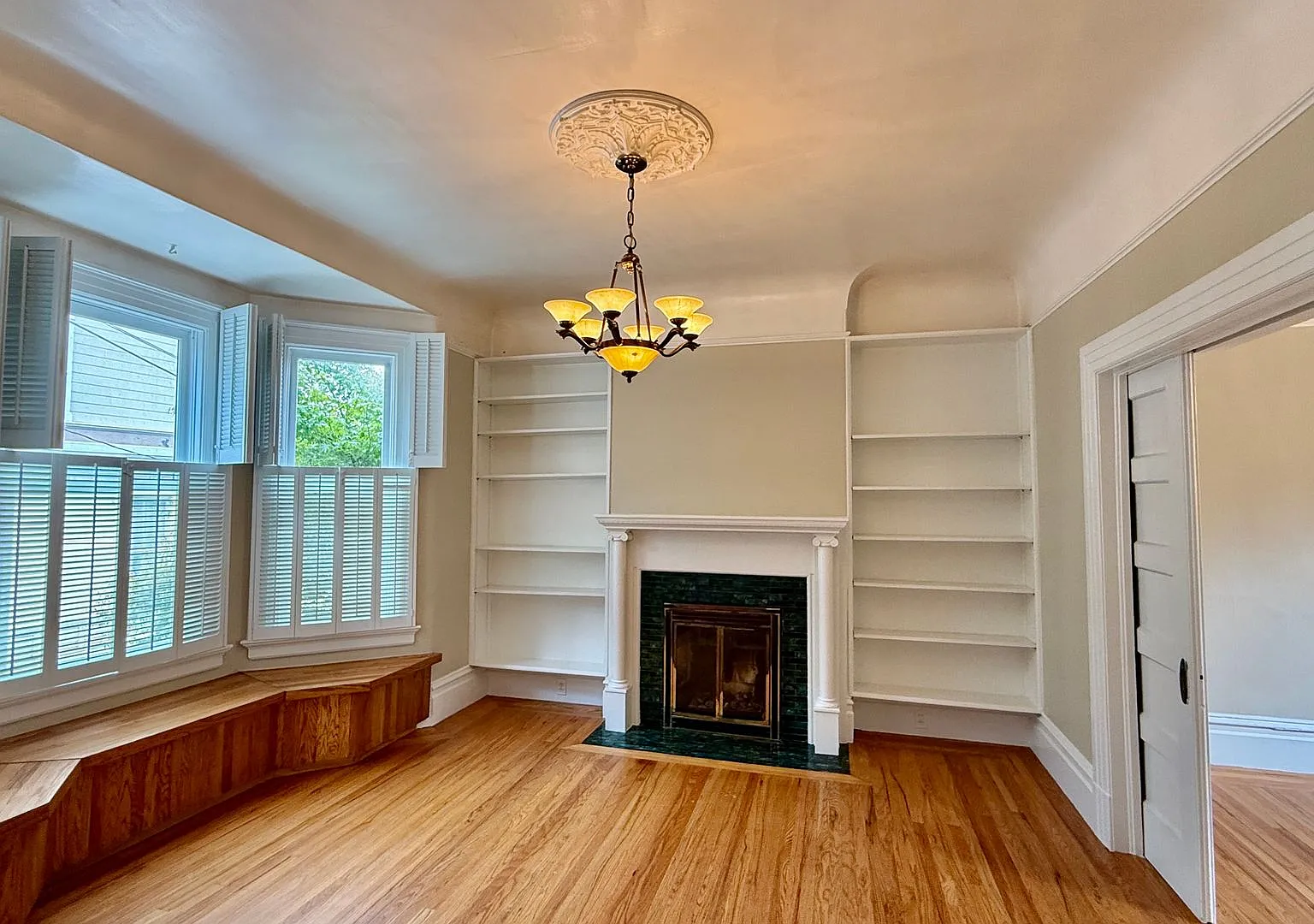 Updated 3BR/2BA Victorian + Den & Private Garden in Duboce Triangle — Photo 3