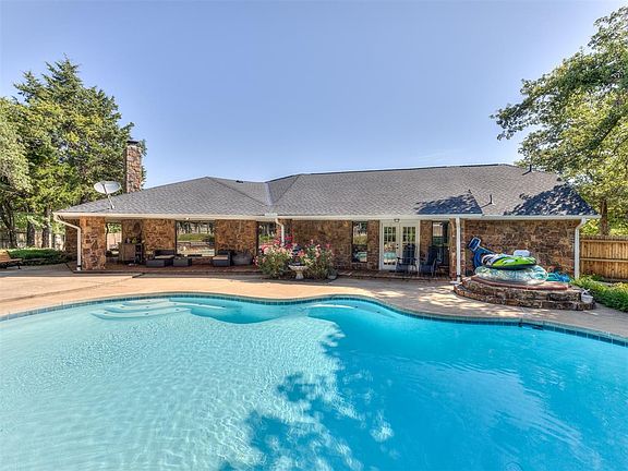 2nd image of 10701 Shady Glade Ln