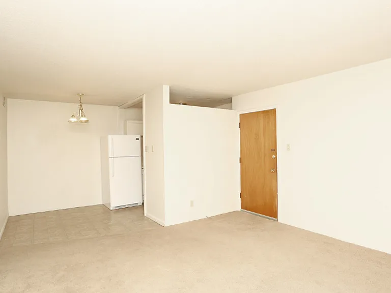 2309 W Broadway — Photo 38