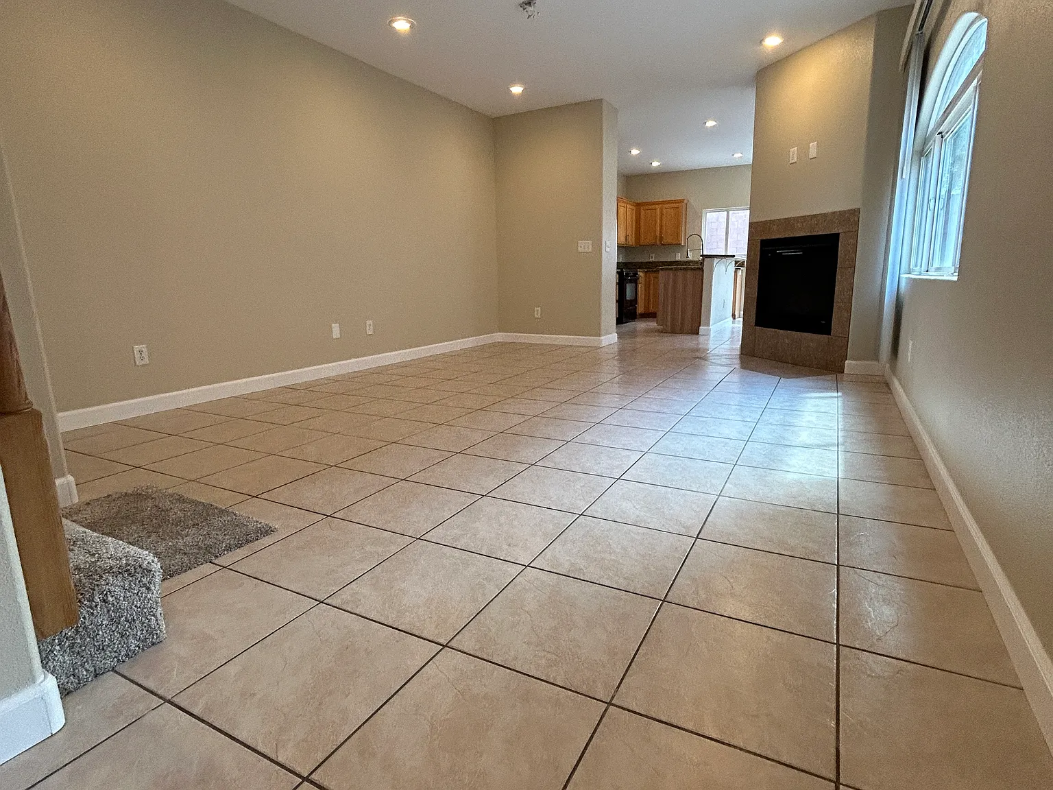 3 bed, 2.5 bath, 1740 sqft, $1,949 — Photo 3