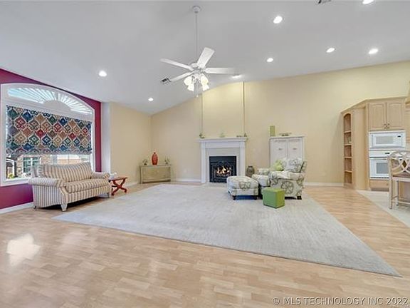 5th image of 405 Foxwood Dr