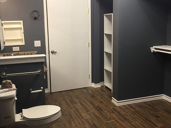 2nd image of 201 W Lancaster Ave Unit 402