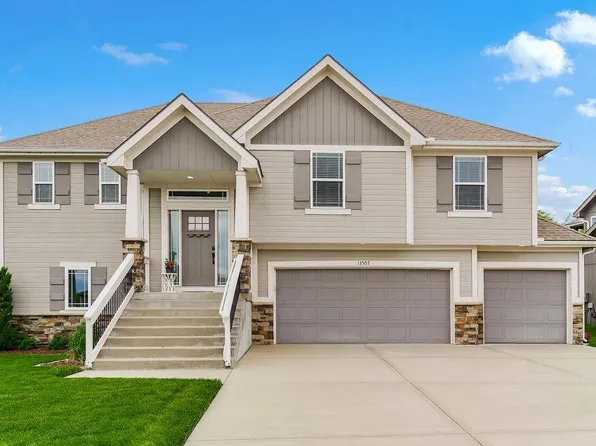 13507 Forest Oaks Dr, Smithville, MO 64089