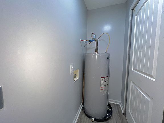 2nd image of 115 W End Cir #B