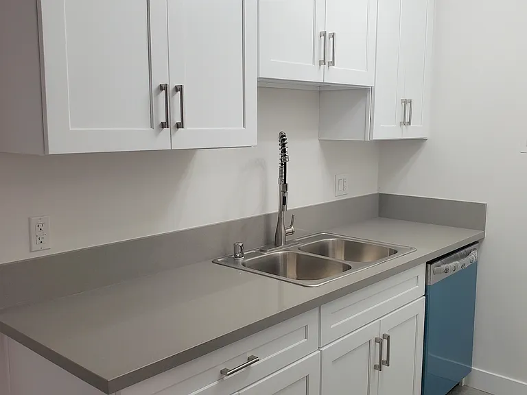 2315 N Frederic St #14 — Photo 5