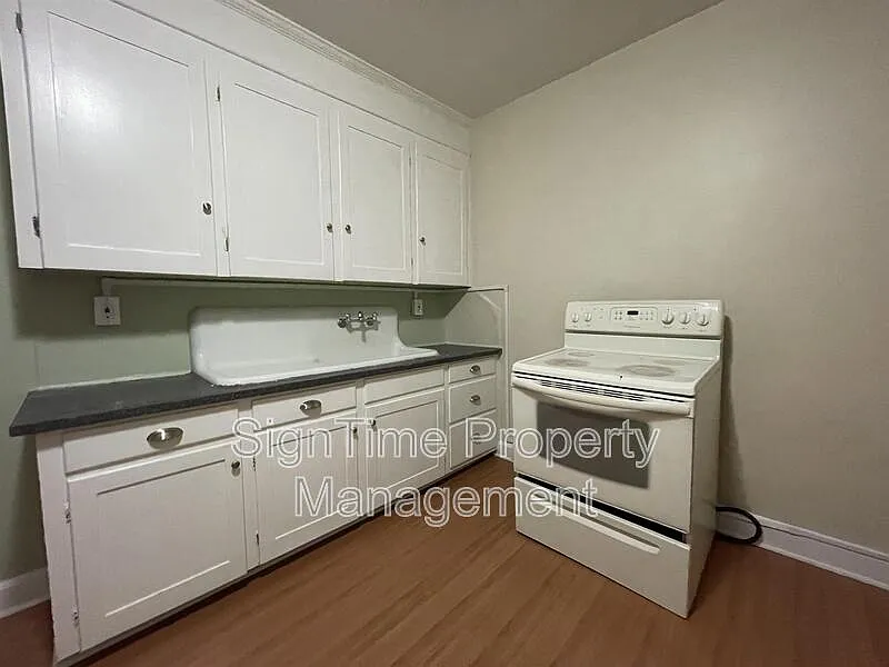 48 E Franklin St #2W