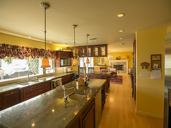 3rd image of 727 Adirondack Ave