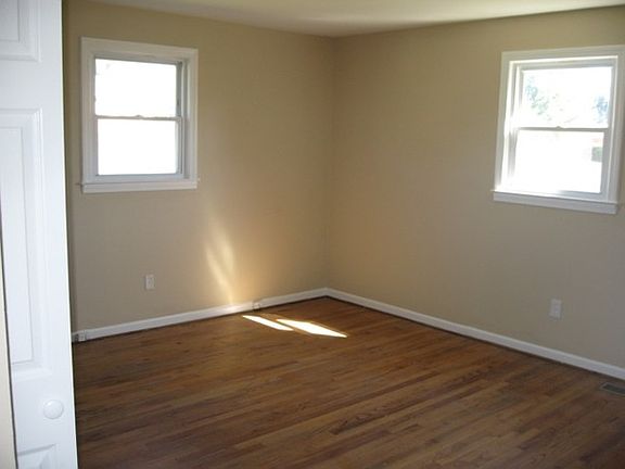 3rd image of 18 Crofton Dr