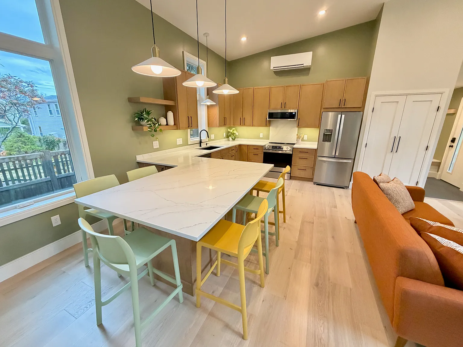 2 bed, 1100 sqft, $5,000 — Photo 4