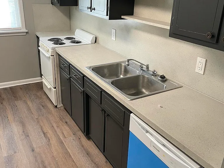 319 Idlewylde Dr #8 — Photo 4