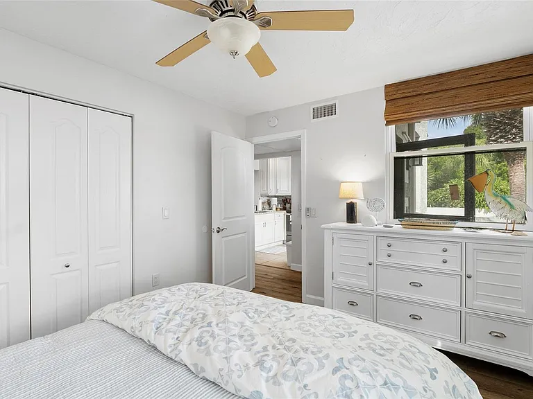 440 Palm Tree Dr — Photo 5
