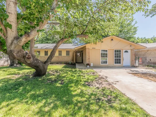 1612 Continental Dr, Blue Mound, TX 76131