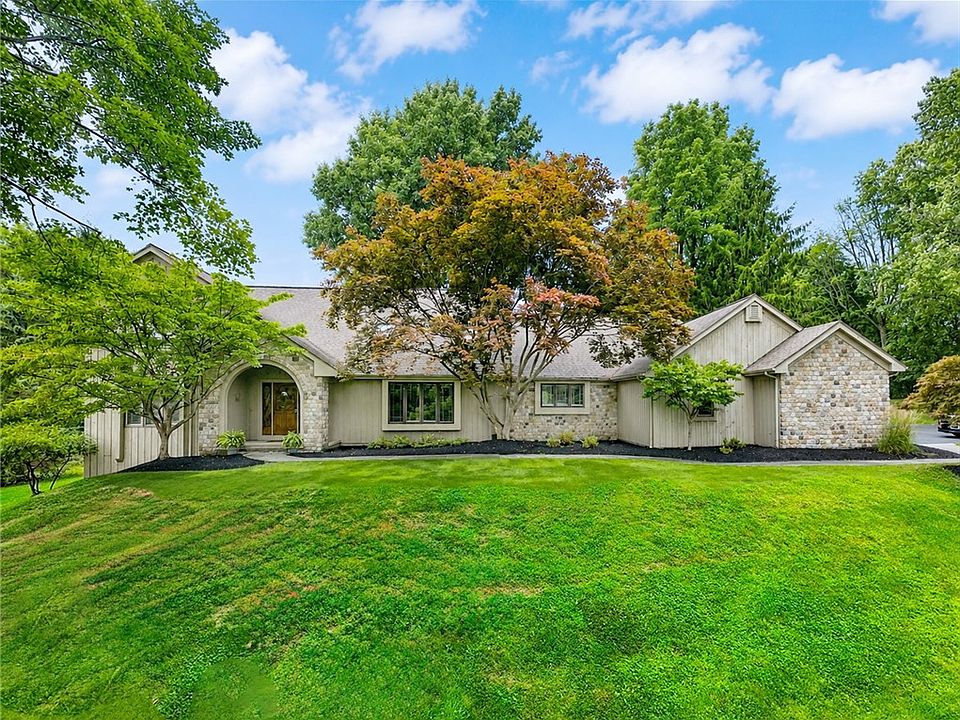 1st image of 4 Pond View Dr